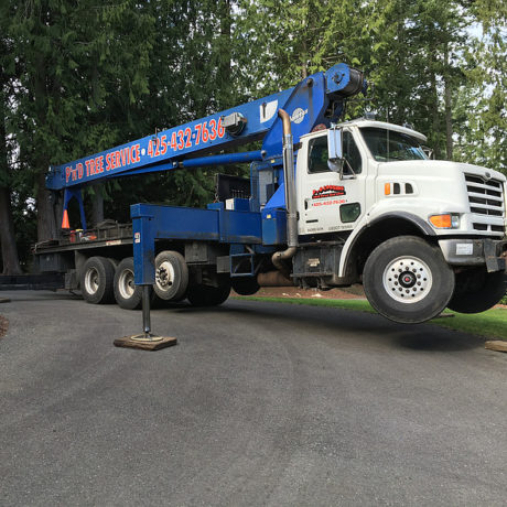 Crane Truck Set Up - We can maneuver our truck to fit in most place.